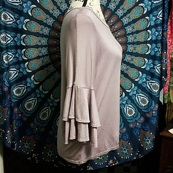 CLEARANCE! Bell Sleeved Top - Picture 4 of 6